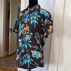 Betabrand Birds (Hitchcock-inspired) Hawaiian print button down s/s. M XS
